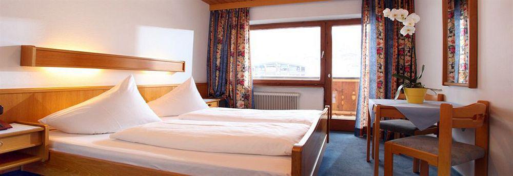Hotel Taxacher Кирхберг ин Тирол Екстериор снимка